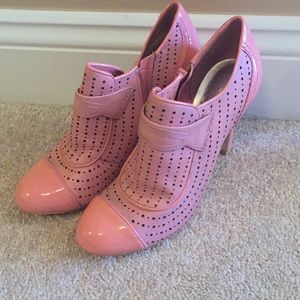 BCBG pink zippered bootie size 7